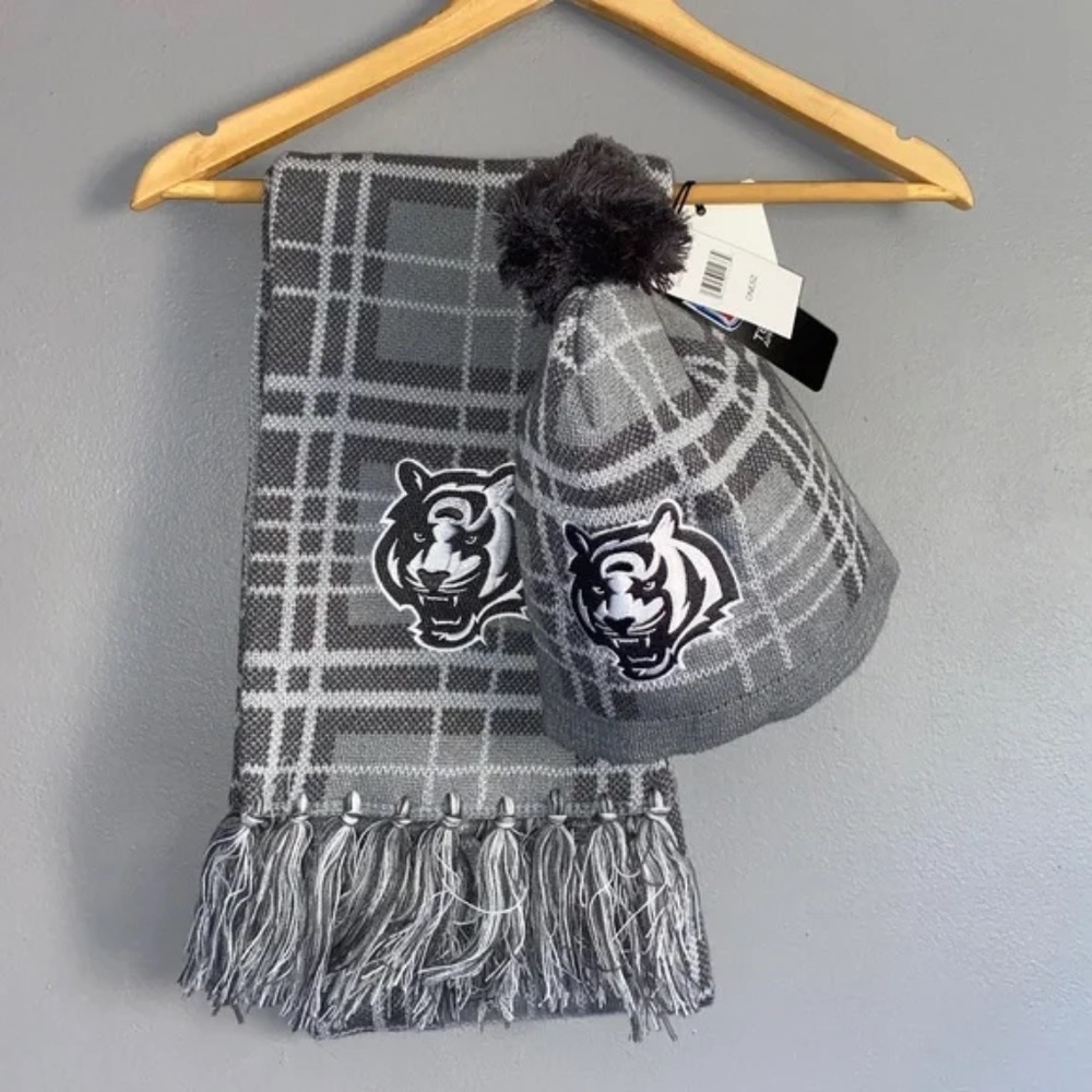 Cincinnati Bengals WEAR Erin Andrews Gray Plaid Winter Sweater Knit Hat